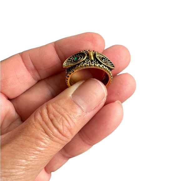 Gold Owl Face Ring with Green Jeweled Eyes - Picture 2 of 8